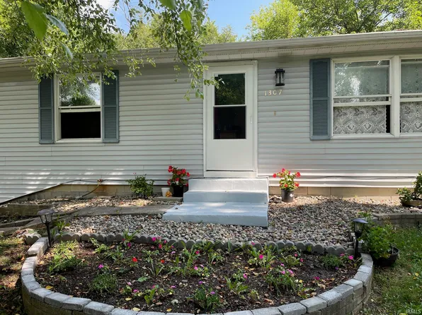 1307 Wooster Rd, Winona Lake, IN 46590