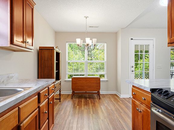 5th image of 1648 Langley Dr.