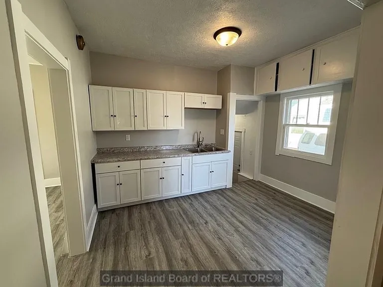 1615 W 7th St — Photo 21