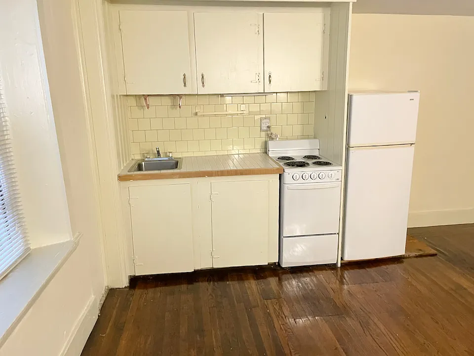 90 Myrtle St #4