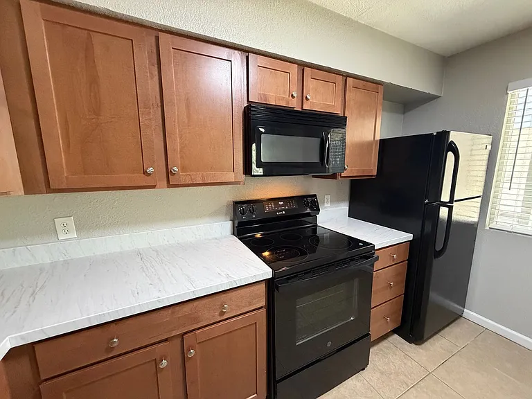 Twin Palms Apartments — Photo 4