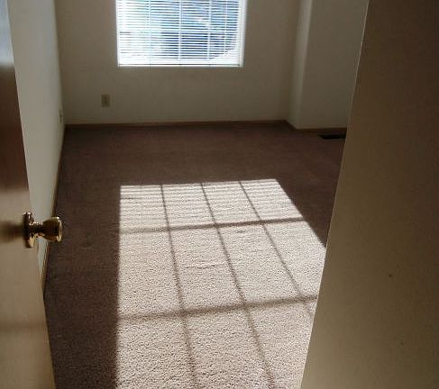 4th image of 2305 NE Holliday Ave APT 1