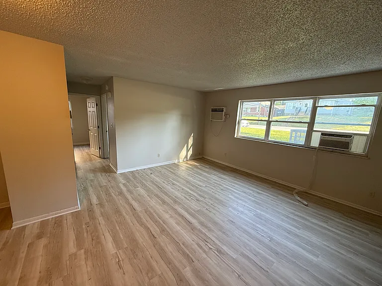 1416 E 5th St #5 — Photo 11