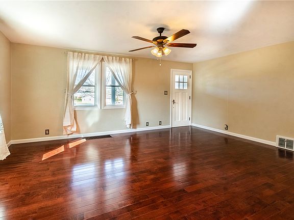 4th image of 127 Church St