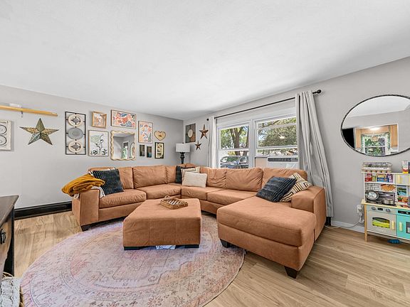 5th image of 2428 Pioneer Dr