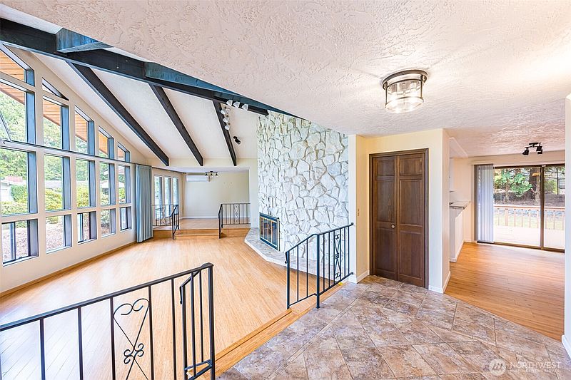 2nd image of 100 Sunland Drive