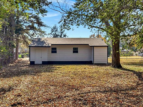 5th image of 803 Crestwood Ter