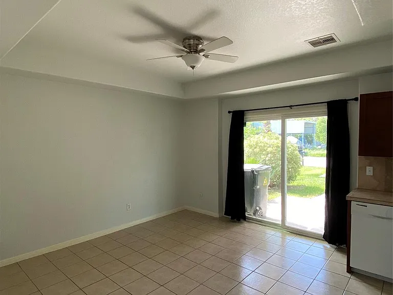 3815 Putnam Dr — Photo 8
