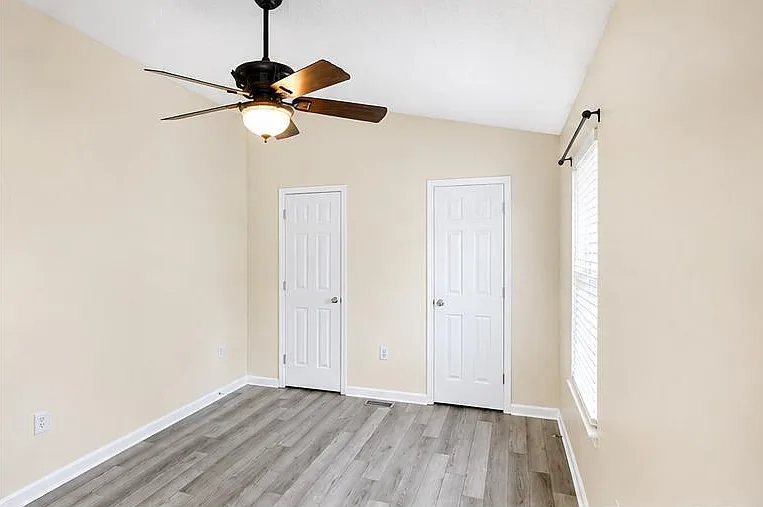 501 Emily Ln — Photo 9