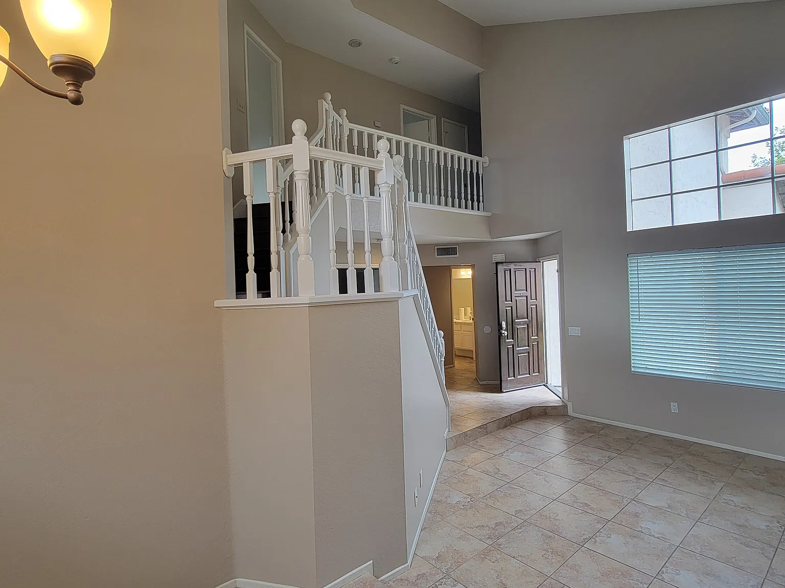 4 bed, 2000 sqft, $4,299 — Photo 4