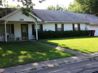 409 N Main St, Bogata, TX 75417