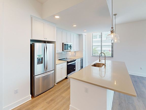 2nd image of 468 Quay Cmns #805
