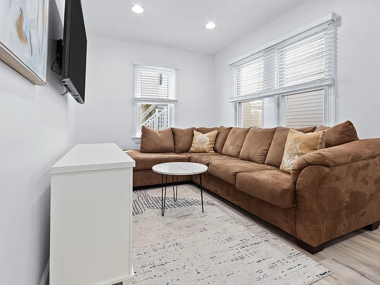 14 N Adams Ave — Photo 16