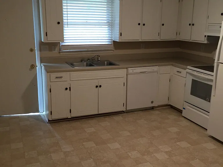 607 Creekside Dr — Photo 6