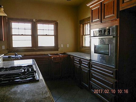5th image of 613 W 5th St