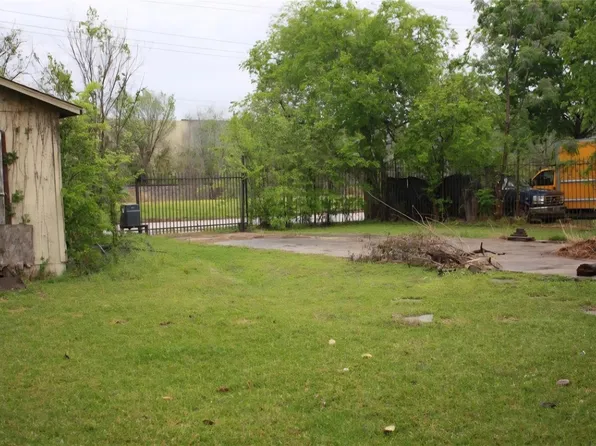 1403 E 36th St, Houston, TX 77022