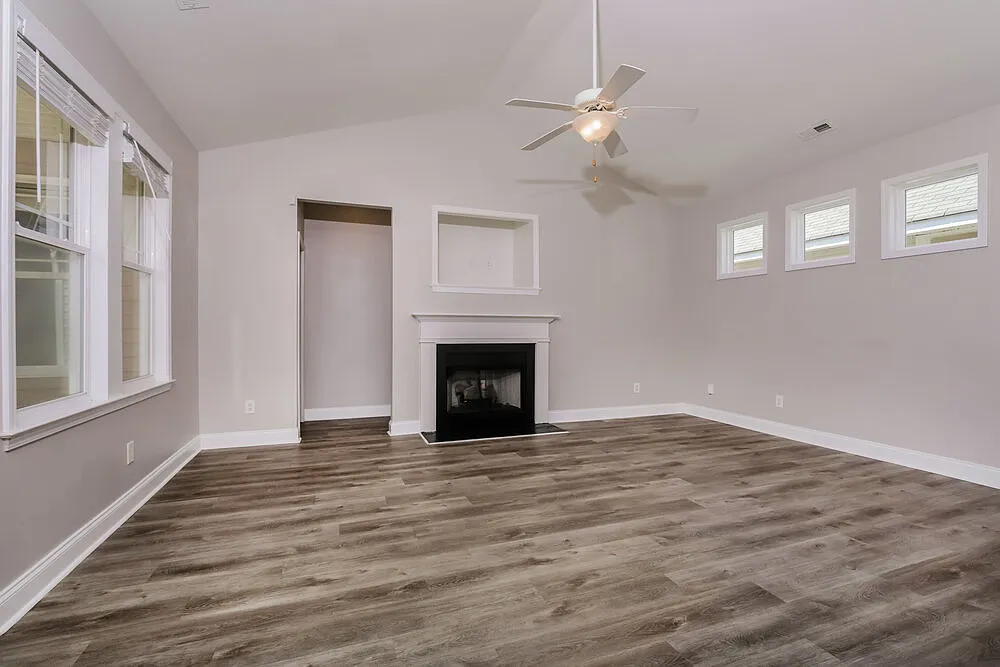 3 bed, 2.0 bath, 1634 sqft, $1,725 — Photo 3