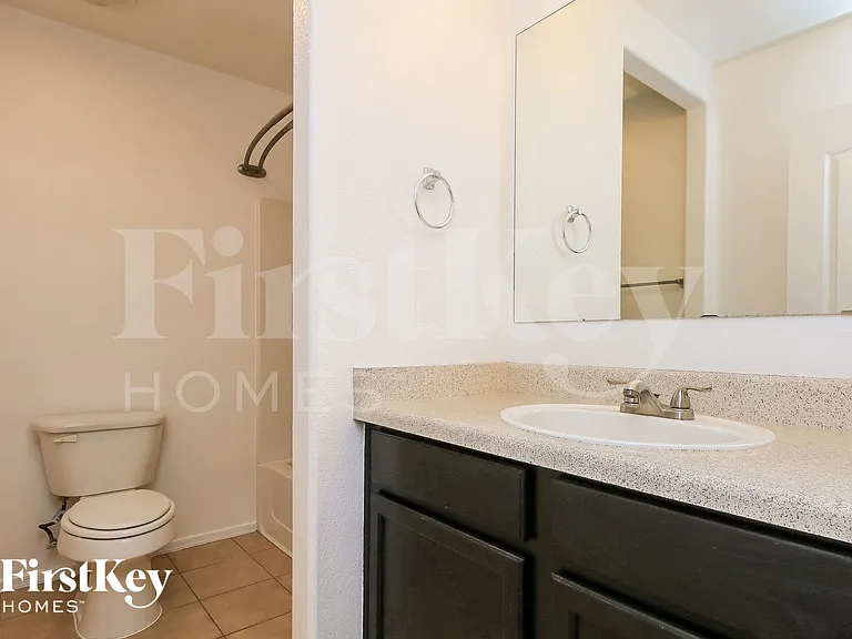 941 E Leslie Ave — Photo 13