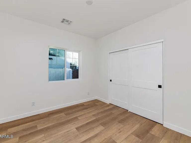 938 E Coronado Rd — Photo 24