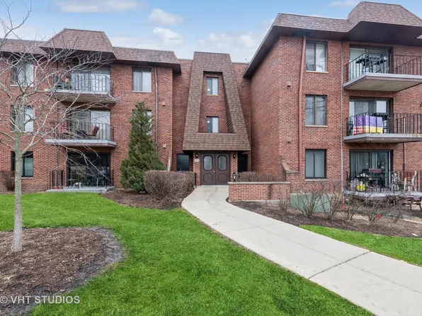 80 S Pleasant Rd APT 304, Lake Zurich, IL 60047