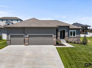 18450 Greenleaf St, Omaha, NE 68136