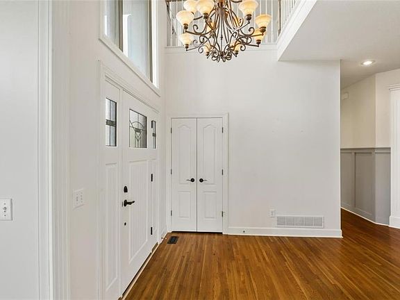3rd image of 12842 Richards St