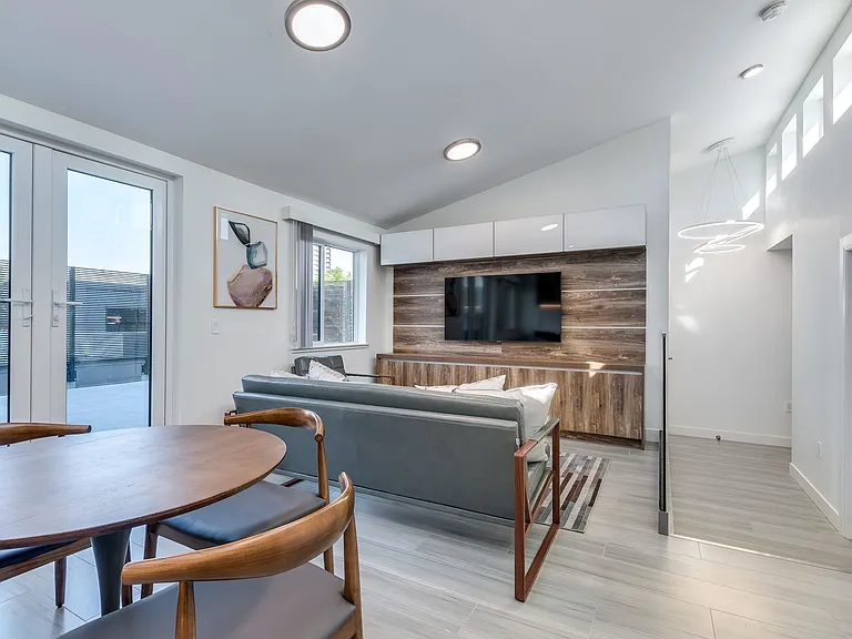 1168 Pendrell St #401 — Photo 3