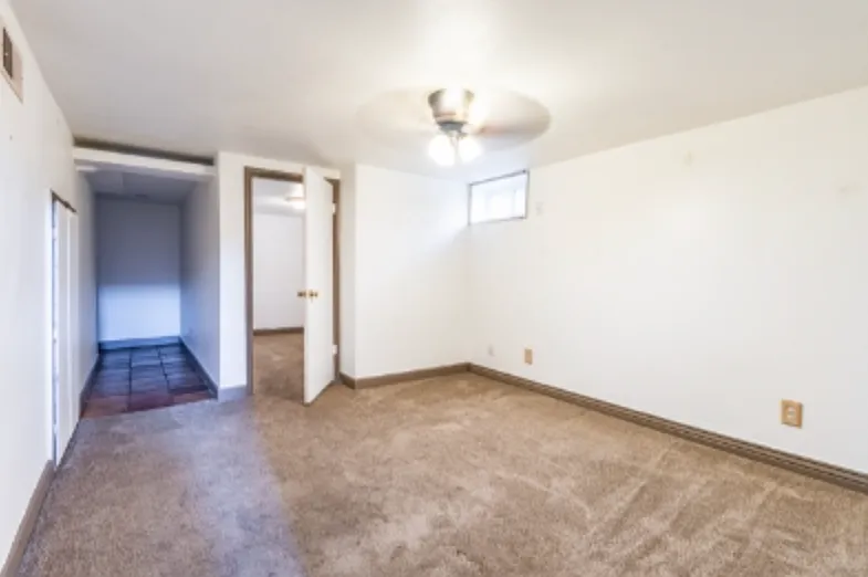 5 bed, 2.5 bath, 2516 sqft, $3,200 — Photo 3