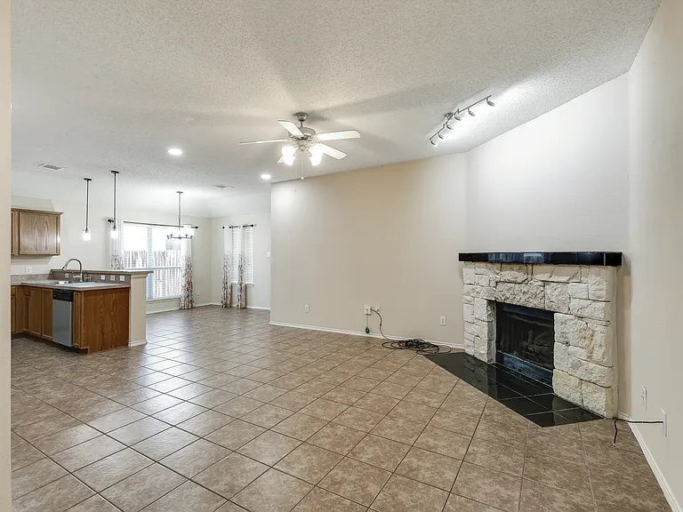 9905 Tyler Dr — Photo 15
