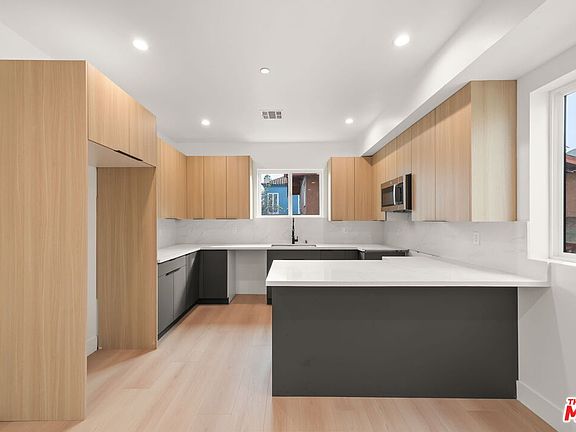 2nd image of 913 N Hobart Blvd #2