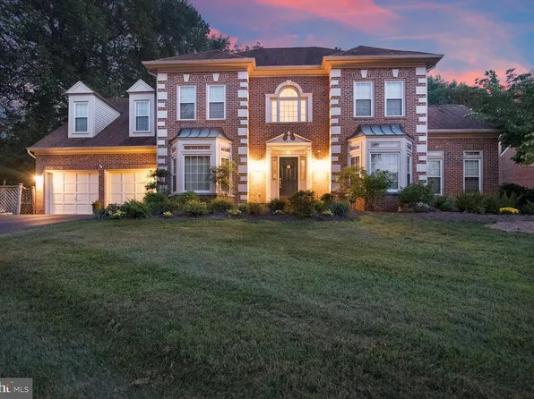 11192 Longwood Grove Dr, Reston, VA 20194