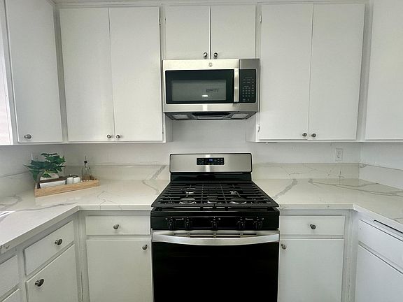 3rd image of 11841 Davis St #1