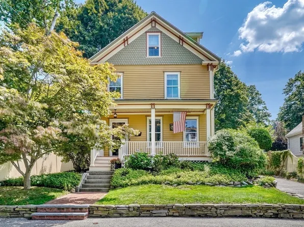 41 Pleasant St, Hyde Park, MA 02136