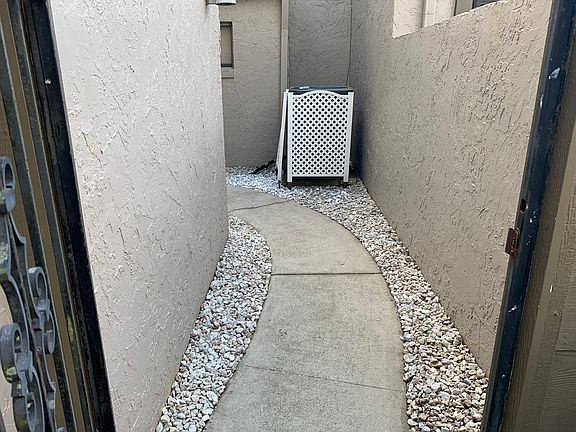 4th image of 1536 N Carolwood Blvd