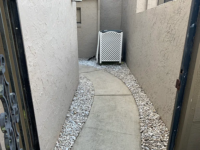 1536 N Carolwood Blvd — Photo 4