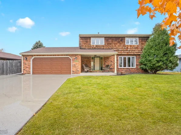 2462 Lilac Ln N, Fargo, ND 58102