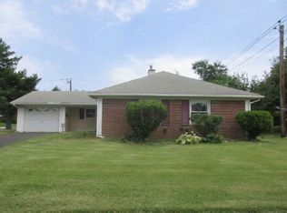 6 Pinetree Ln, Willingboro, NJ 08046