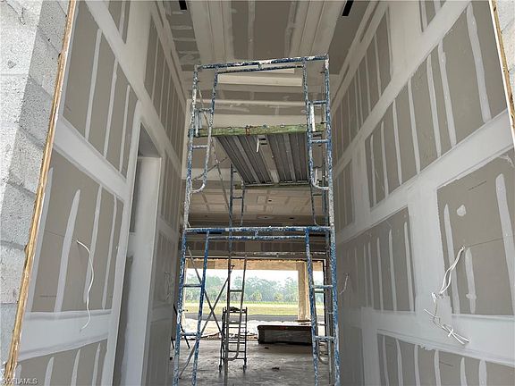 4th image of 944 Chimney Rock RD