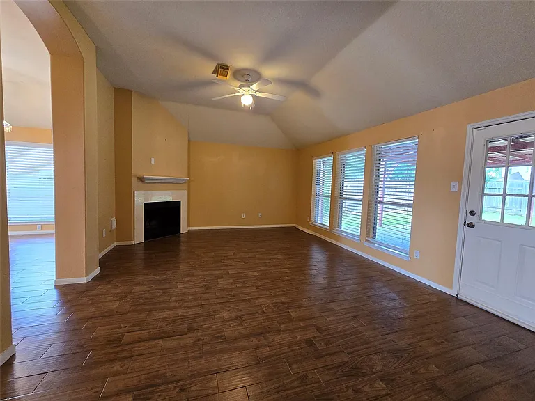 8927 Diamond Lake Ln — Photo 4