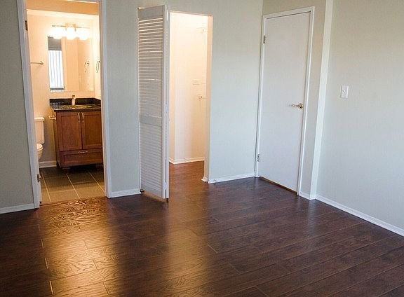 4th image of 925 Casey Ct #36-02