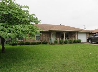 208 Southside Dr, Sanger, TX 76266