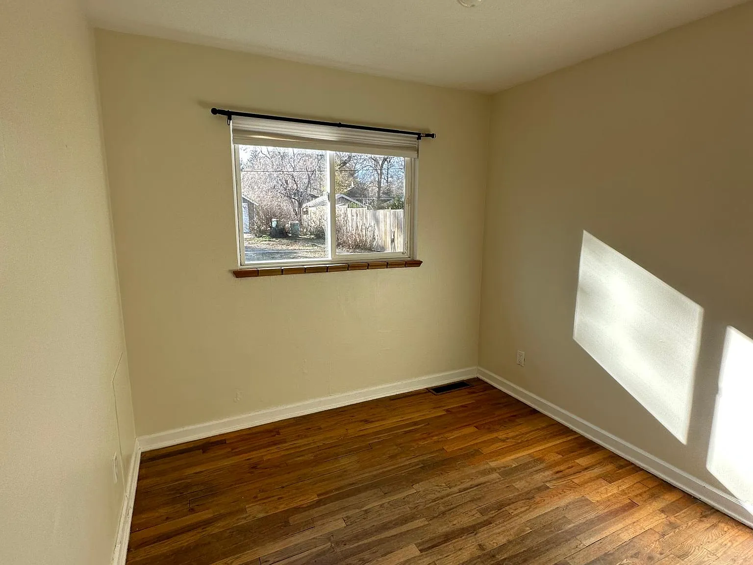 3 bed, 800 sqft, $2,100 — Photo 4