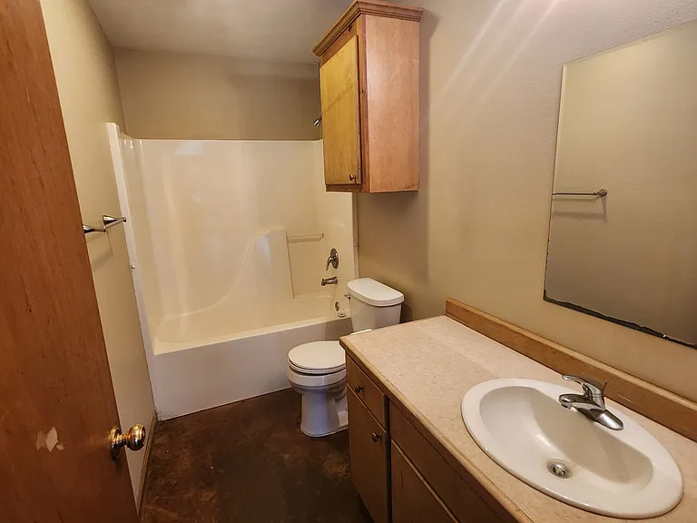 1310B Jeannie St — Photo 3
