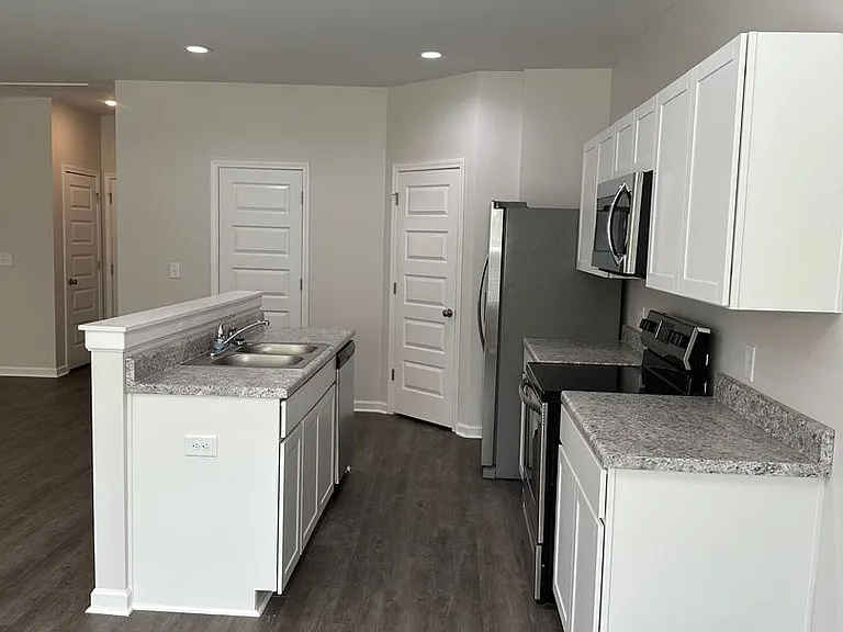 2113 Kilpatrick Ln — Photo 5