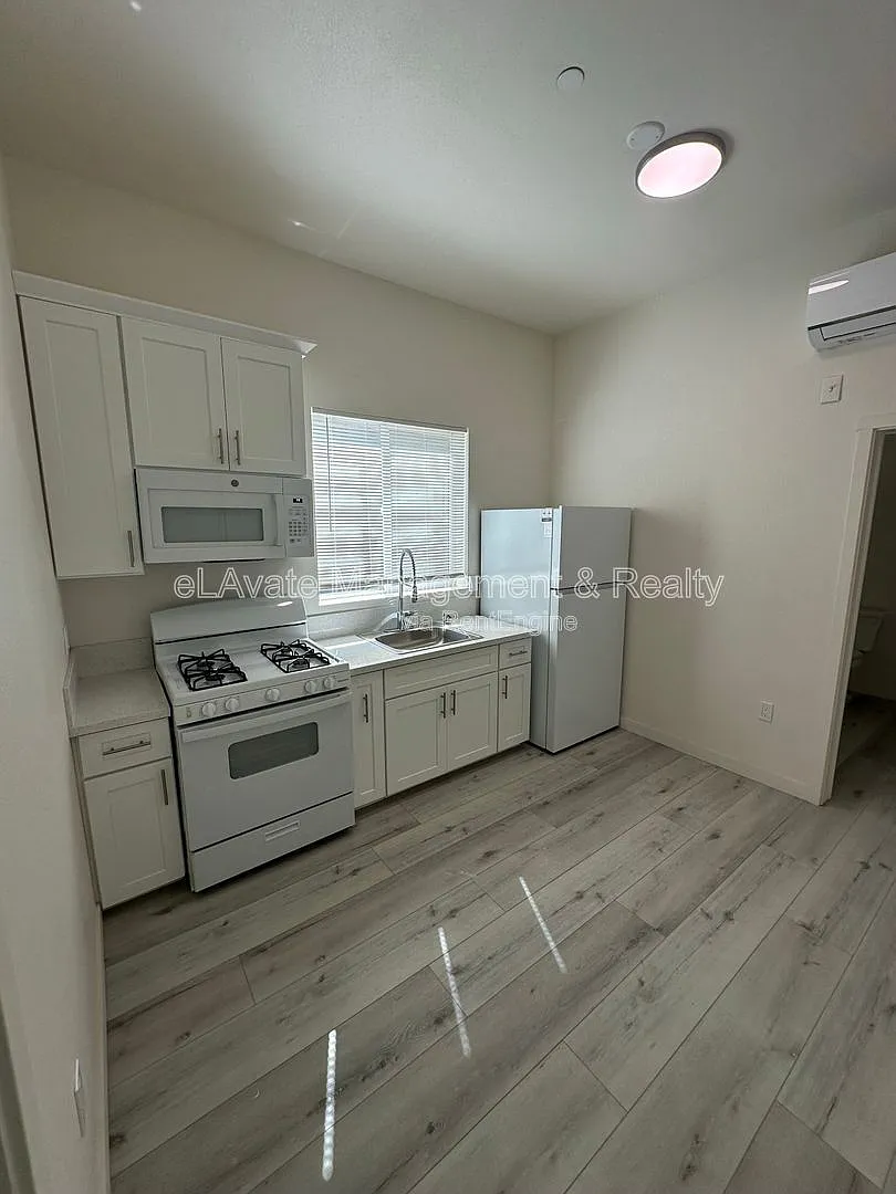 1 bed, 1.0 bath, 400 sqft, $2,172 — Photo 2