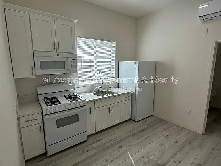 1120 E 25th St #102 — Photo 2