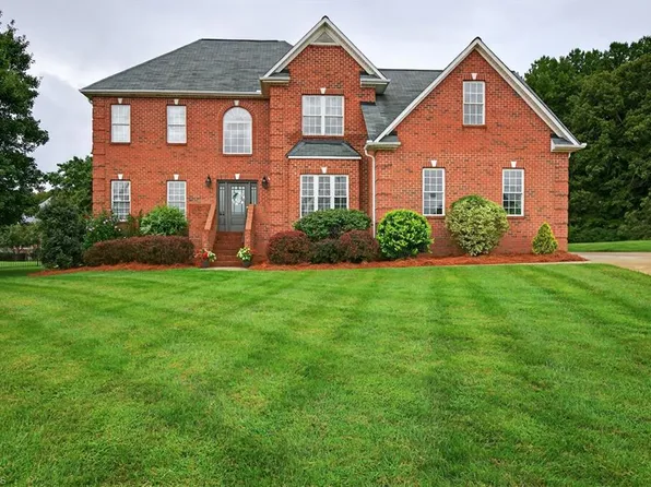 1204 Davenport Ct, Kernersville, NC 27284
