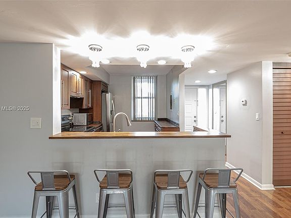 5th image of 4133 Carambola Cir S #G203
