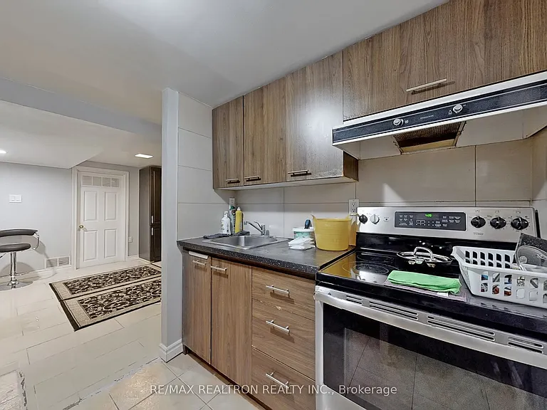 55 Danby Ave #BASEMENT — Photo 7