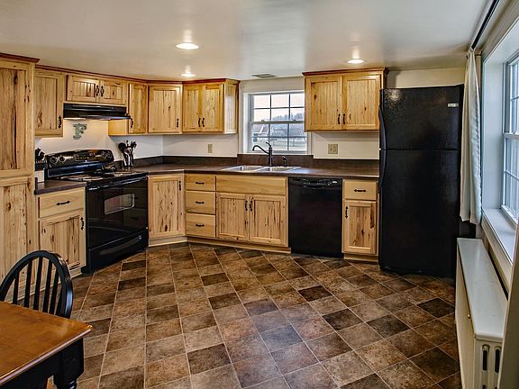 3rd image of 2105 Hagerstown Ln